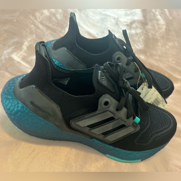 Adidas ocean plastic Primeknit Ultraboost 22 - Picture 4 of 9